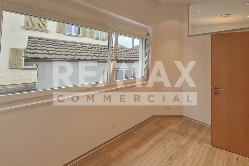 At central location - bright, modern office space / practice for rent (4)