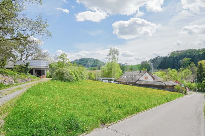 Generous building land plot with a view at the edge of the village (3)