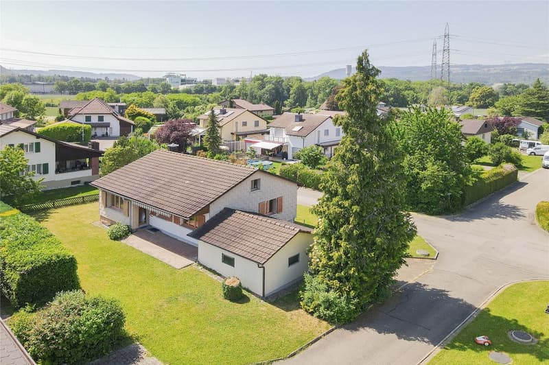 Bungalow-Haus mit Gartenidylle! Freistehendes 5 Zimmer-Einfamilienhaus (1)