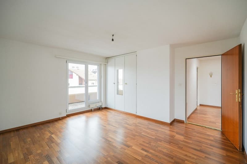 Spacious 5.5-room attic apartment in a sunny, central location (8)