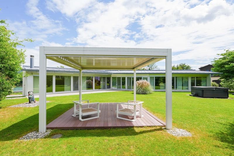 Wohlfühloase am Rhein: Grosszügiger Bungalow für Geniesser (1)