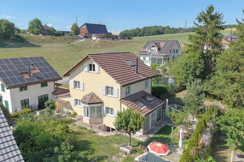 Detached 6.5 room single-family house with sunny views for a family (1)