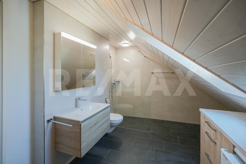 Newly valued 3.5 room attic apartment with additional gallery room (7)