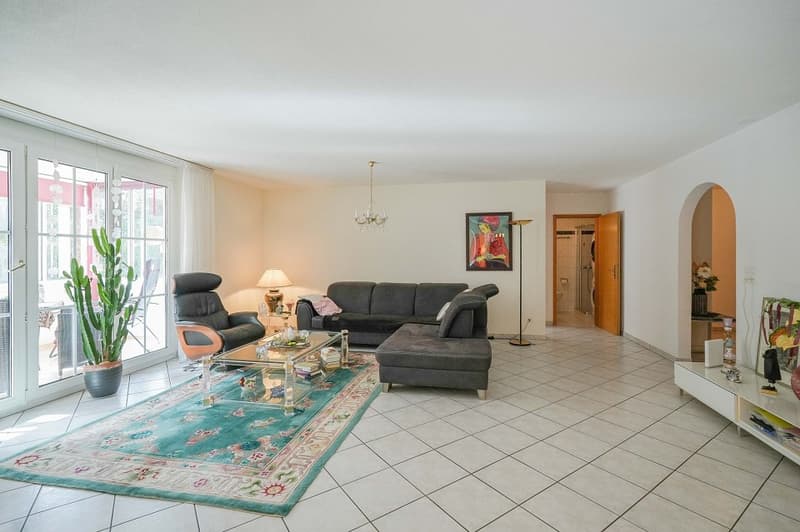 Gepflegte 4.5 Zimmer-Wohnung mitten im Dorf (3)