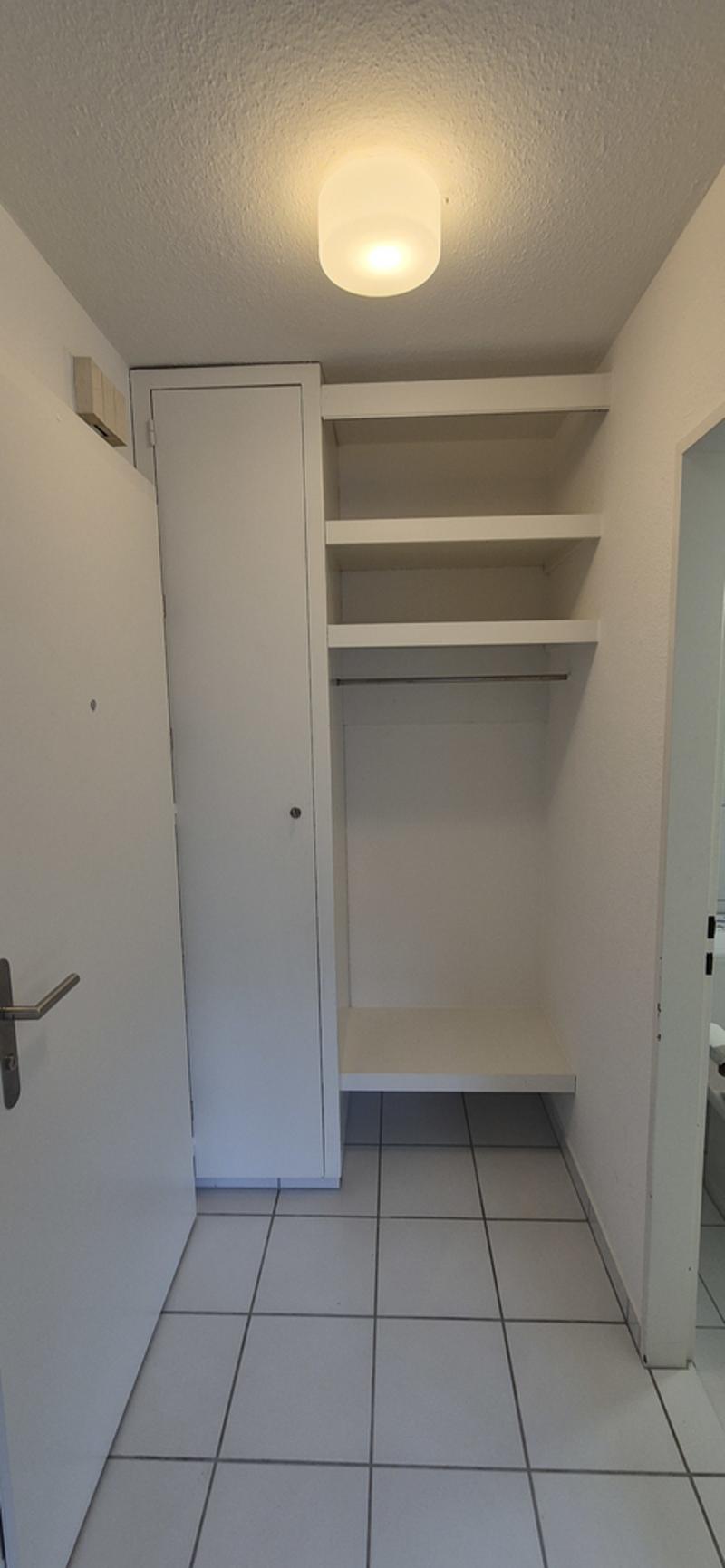 EingangsbereichMitSchrank.jpg