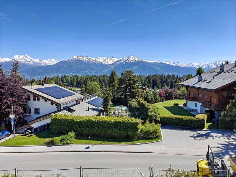 In the Center of Crans-Montana, 6.5-Room Chalet of High Standing (2)