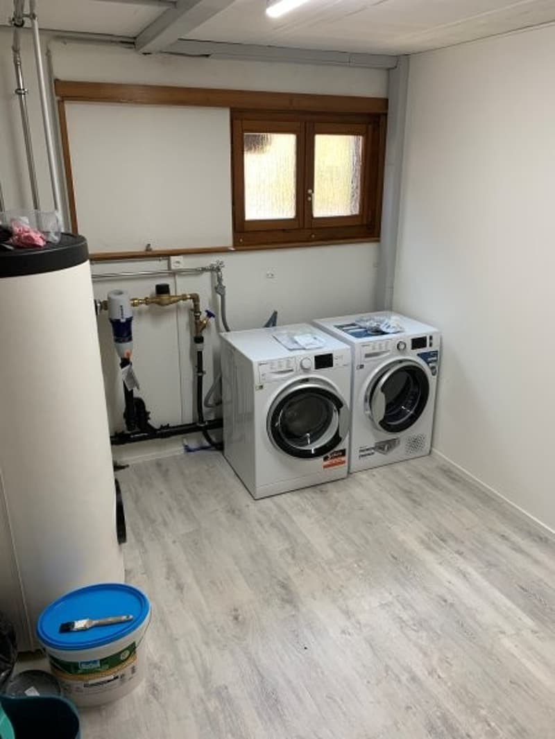 Affascinante casa unifamiliare di 4,5 locali in una posizione tranquilla a Zuzgen (13)
