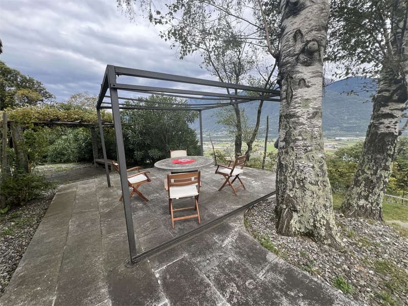 Rustic house with studio, surrounded by plenty of greenery and peace (11)