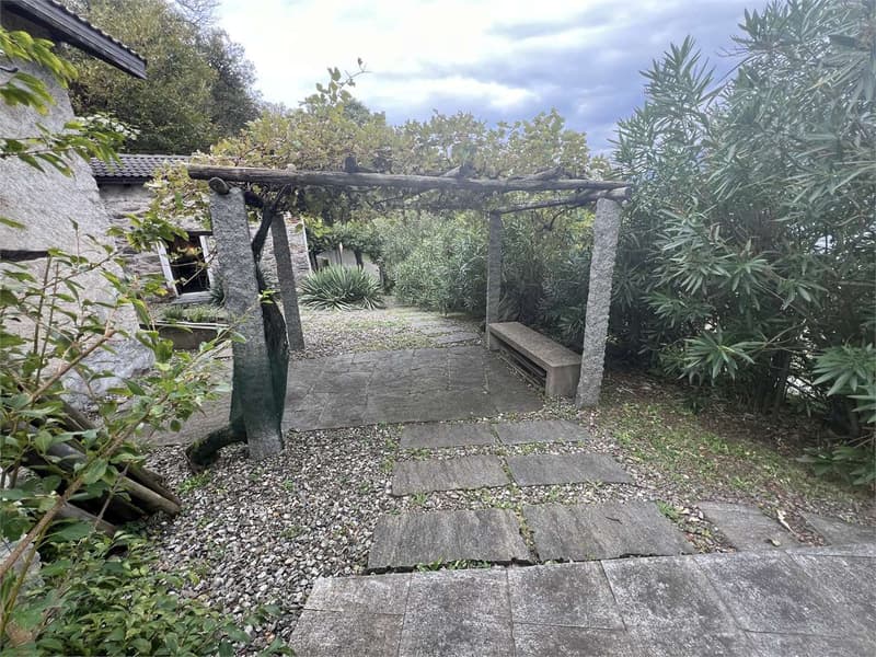 Rustic house with studio, surrounded by plenty of greenery and peace (12)