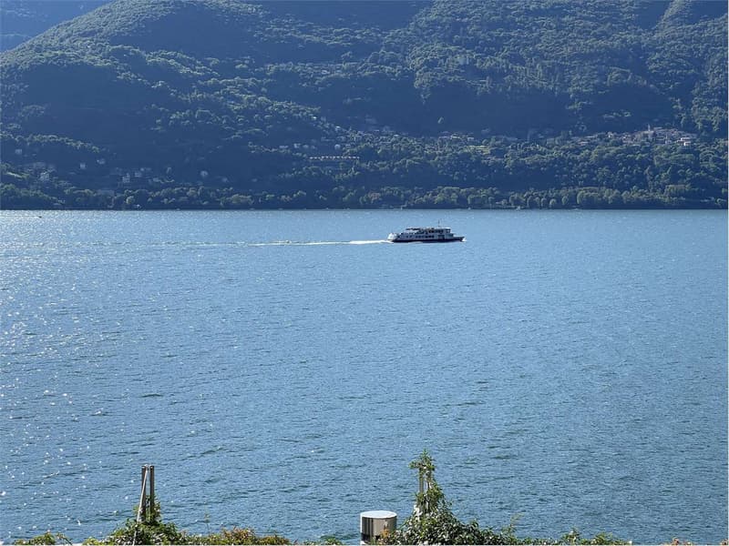 Unbeatable view of Lake Maggiore, just two steps from the Lido (1)