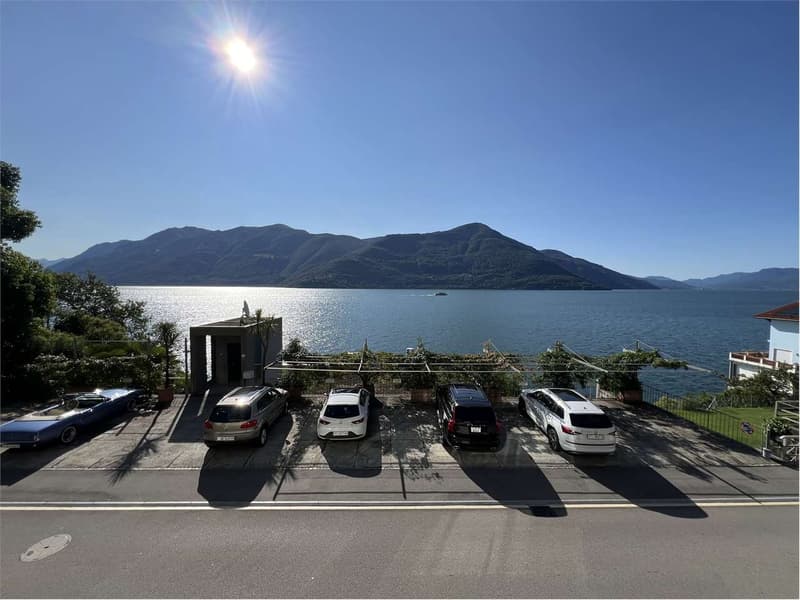 Unbeatable view of Lake Maggiore, just two steps from the Lido (11)