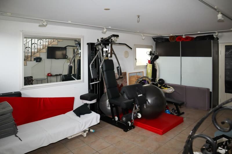 Vaste maison de famille 6 1/2 pièces avec petite annexe (23)