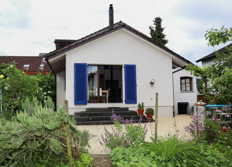6 - Bedroom Single-Family House in a Very Quiet and Sunny Location (2)