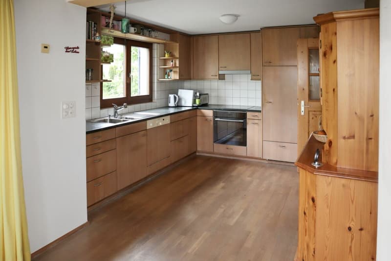 6 - Bedroom Single-Family House in a Very Quiet and Sunny Location (10)