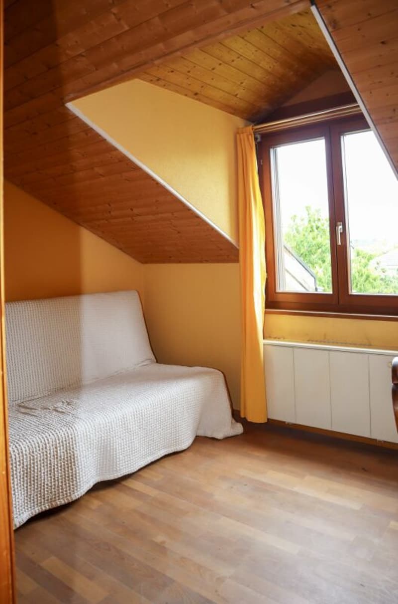 6 - Bedroom Single-Family House in a Very Quiet and Sunny Location (21)