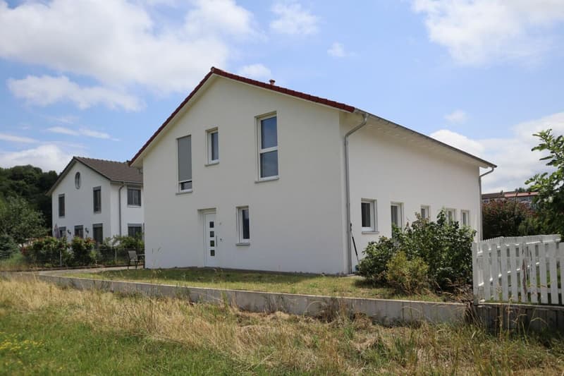 6 1/2 Zimmer Einfamilienhaus mit zusätzlicher 2-Zimmer Einliegerwohnung (rollstuhlgängig) an sehr ruhiger und sonniger Lage (2)