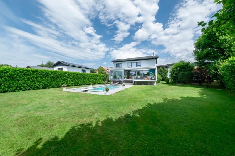 Prächtige Einzelvilla mit 6,5 Zimmern und Swimmingpool (2)