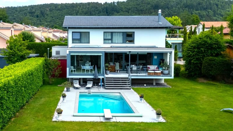 Prächtige Einzelvilla mit 6,5 Zimmern und Swimmingpool (18)