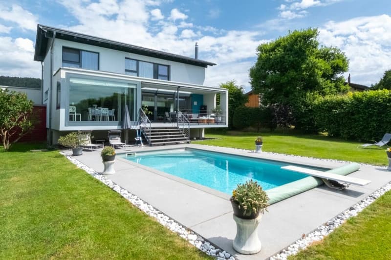 Prächtige Einzelvilla mit 6,5 Zimmern und Swimmingpool (1)