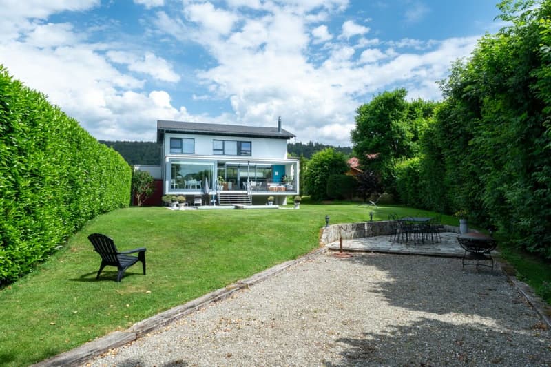 Prächtige Einzelvilla mit 6,5 Zimmern und Swimmingpool (17)