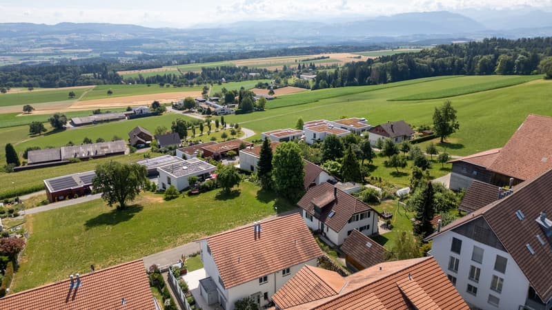 On the sunny side of Freiamt – family home with a far-reaching view (12)