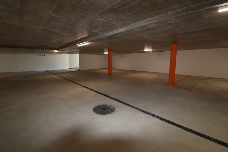 Posto auto in garage sotterraneo in affitto (3)