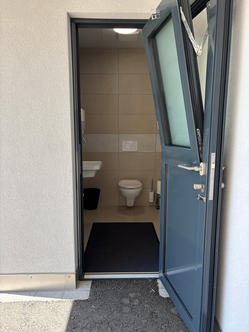Moderne eingerichtete "Micro-Praxis" in Wangen-Nuolen SZ (8)