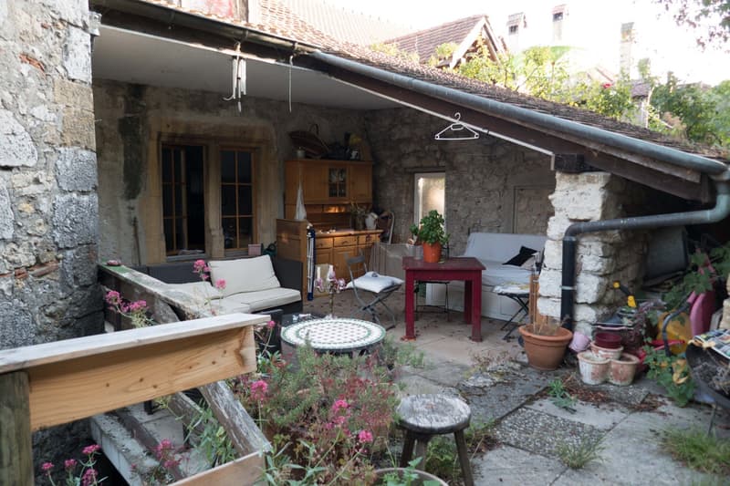 Charmante  3 ½  Zimmer Altbauwohnung mit Seeblick und privater grosser Terrasse in Ligerz (9)
