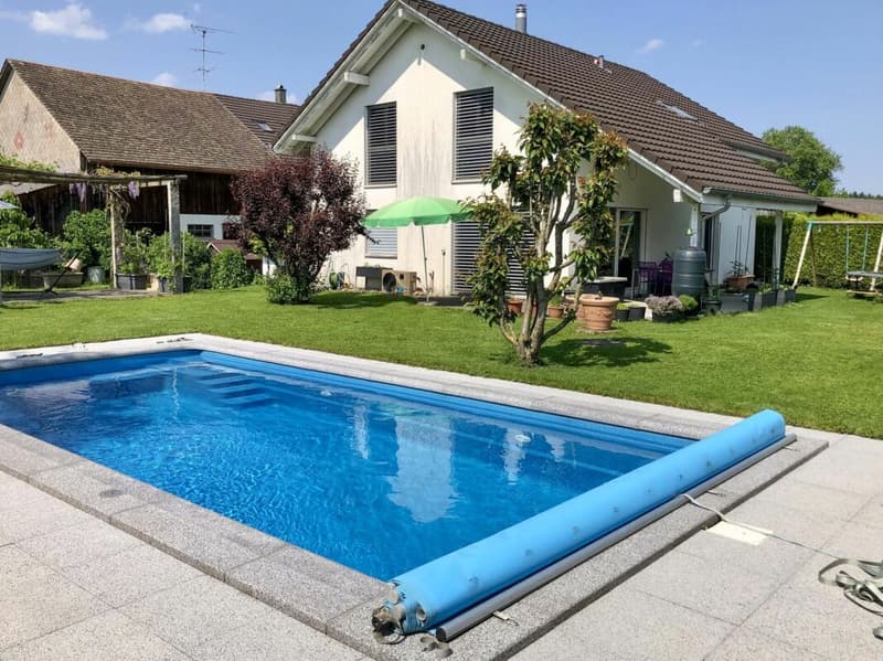 Living in a quiet location: 5.5-room single-family house with spacious garden (2)