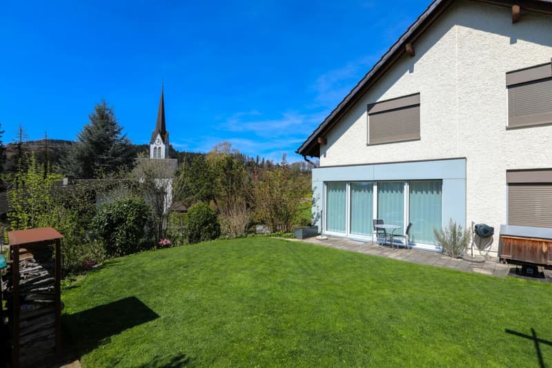 Family-friendly semi-detached house with idyllic garden (2)