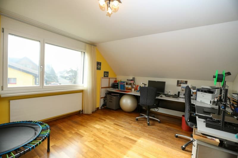 Family-friendly semi-detached house with idyllic garden (8)