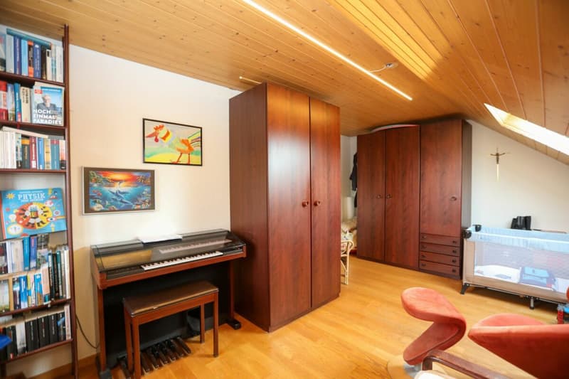 Family-friendly semi-detached house with idyllic garden (9)
