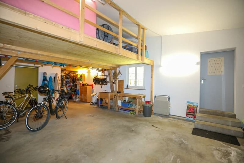 Zweifamilienhaus mit wunderschönem Blumengarten - Ein Liebhaberobjekt! (16)