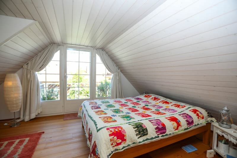 Zweifamilienhaus mit wunderschönem Blumengarten - Ein Liebhaberobjekt! (10)