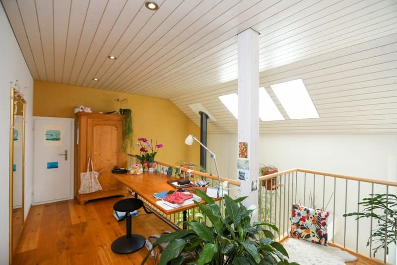 Zweifamilienhaus mit wunderschönem Blumengarten - Ein Liebhaberobjekt! (7)