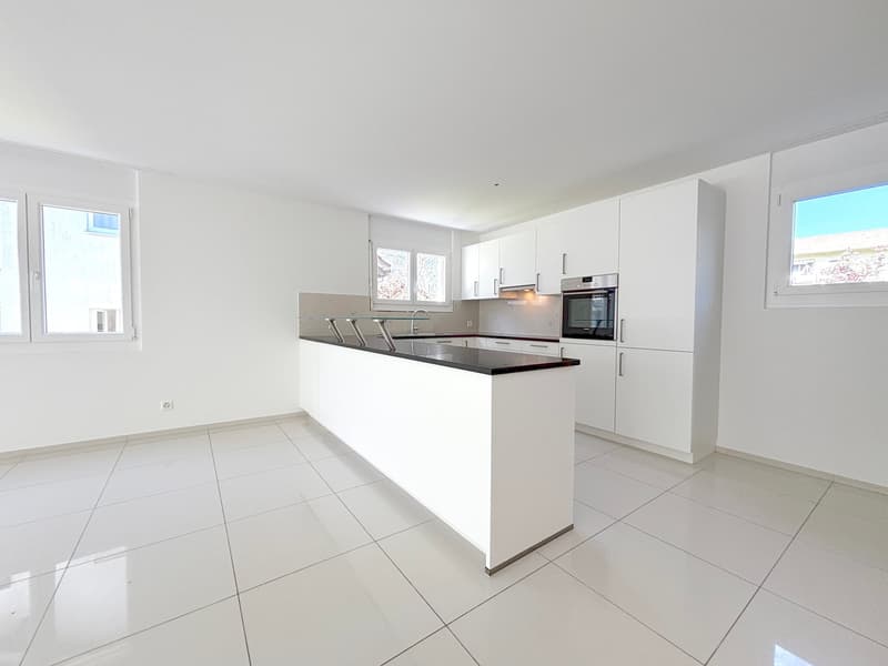 Modern 5.5-room semi-detached house with garden and plenty of light in Neuenhof (4)