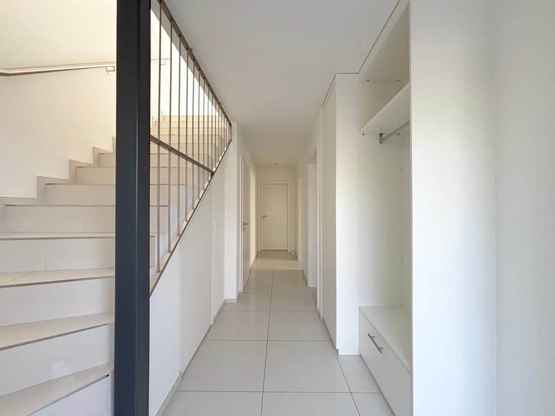 Modern 5.5-room semi-detached house with garden and plenty of light in Neuenhof (12)