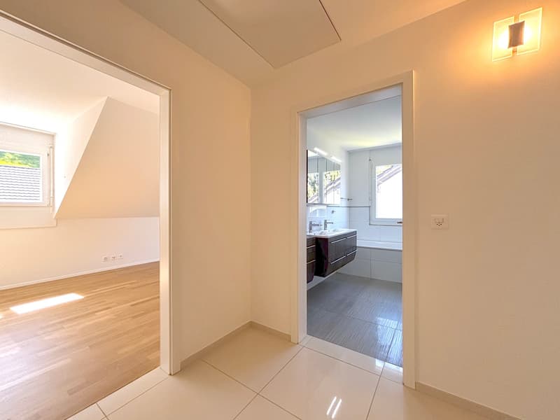 Modern 5.5-room semi-detached house with garden and plenty of light in Neuenhof (9)