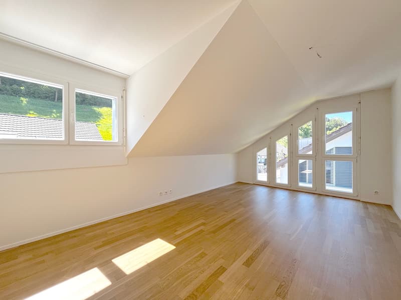 Modern 5.5-room semi-detached house with garden and plenty of light in Neuenhof (8)