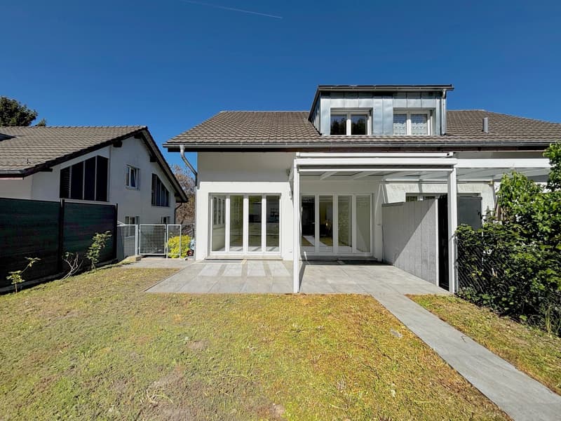 Modern 5.5-room semi-detached house with garden and plenty of light in Neuenhof (7)