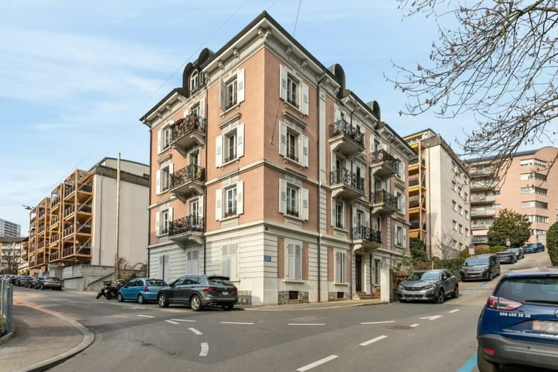 Looking for a spacious apartment just two steps from the city center? (2)