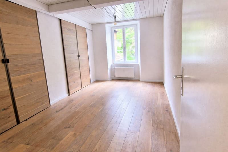 Exclusive 4.5 room apartment with 118m2 living space - completely renovated in Glarus Süd (9)