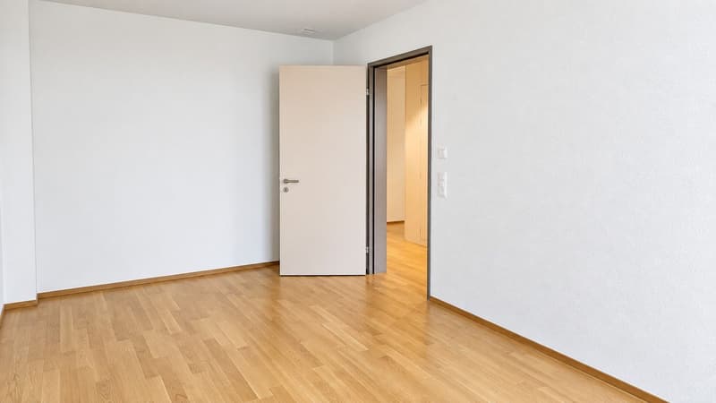 Moderne helle 3.5-Zimmer Wohnung mit Blick in Siebnen (5)