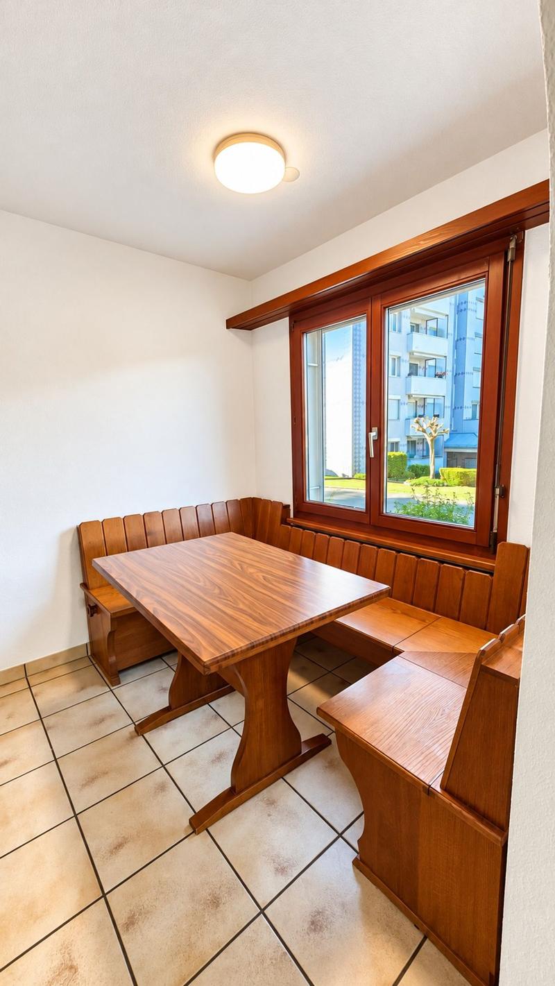 Zentrale 2.5 Zimmer-Wohnung mit Cheminée (6)