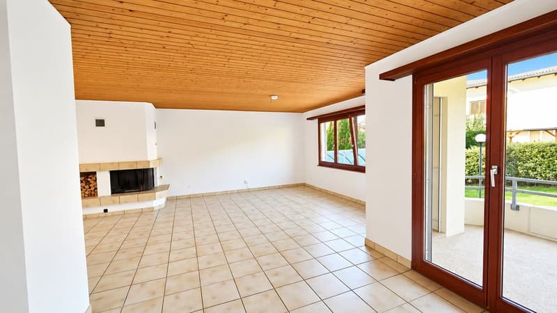 Zentrale 2.5 Zimmer-Wohnung mit Cheminée (4)