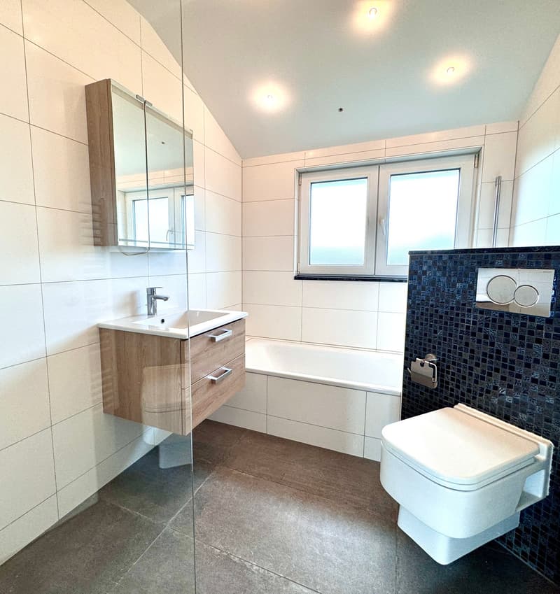 Charmant appartement de 3,5 pièces en mansarde à Bösserach (5)