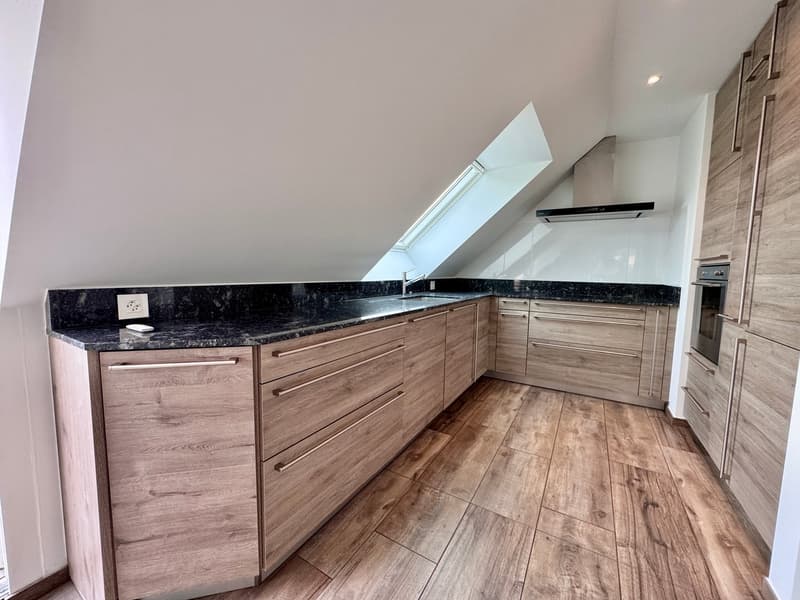 Charmant appartement de 3,5 pièces en mansarde à Bösserach (3)