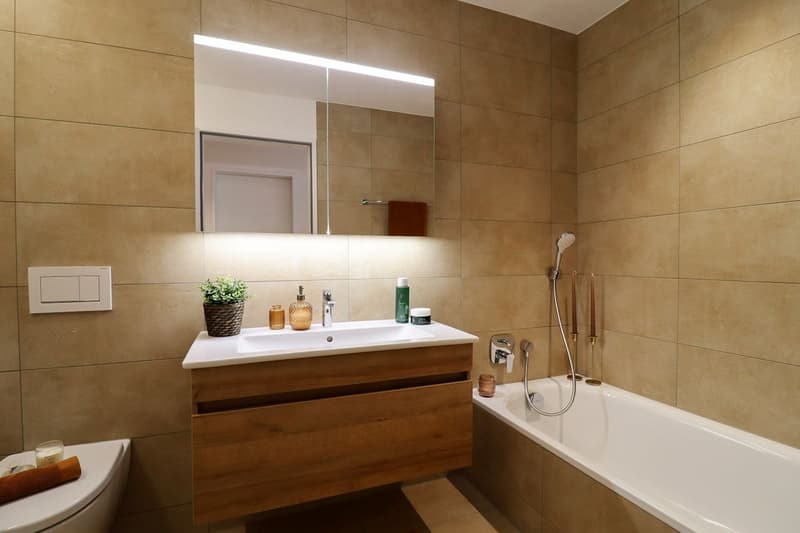 Exclusive 4.5-room apartment with a view & numerous garage spaces (9)