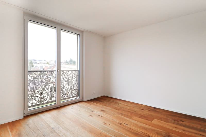 Exclusive 4.5-room apartment with a view & numerous garage spaces (4)