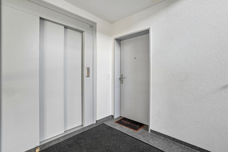 Barrierefrei: 5.5-Zimmer-Gartenwohnung mit Wintergarten, Sitzplatz sowie Rasenfläche (7)